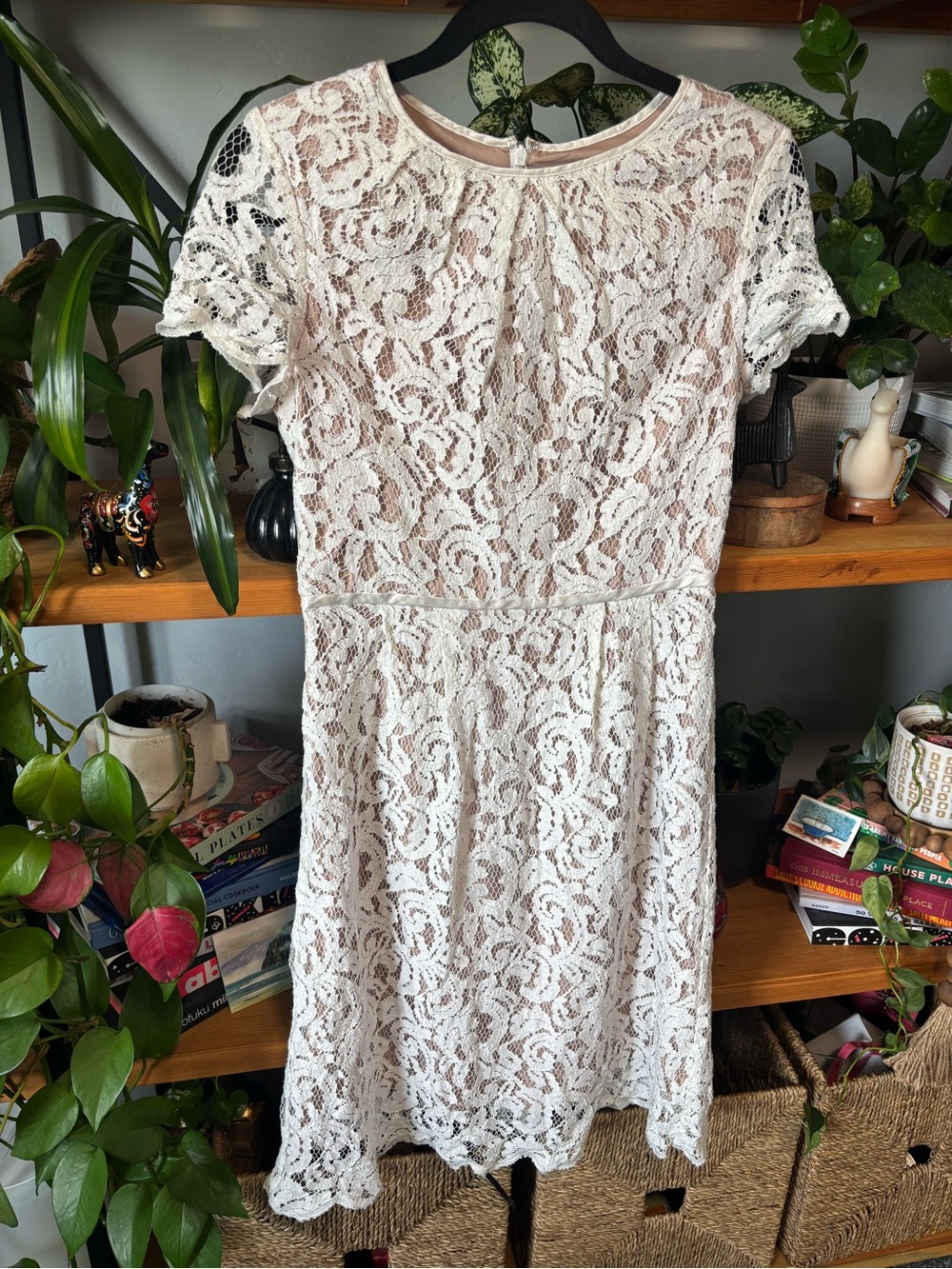 Adrianna Papell White Lace Overlay Short Sleeve Dress | Size 6
